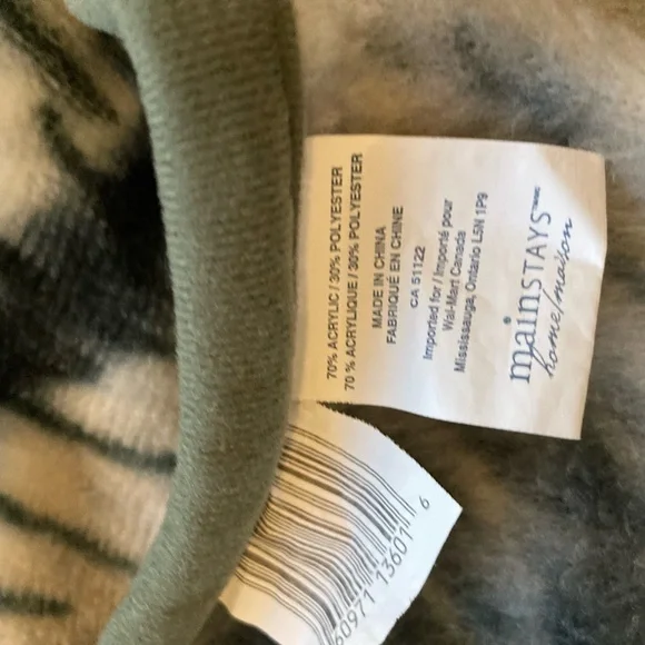 WOLF Green and Gray Fleece Blanket - Picture 3 of 6